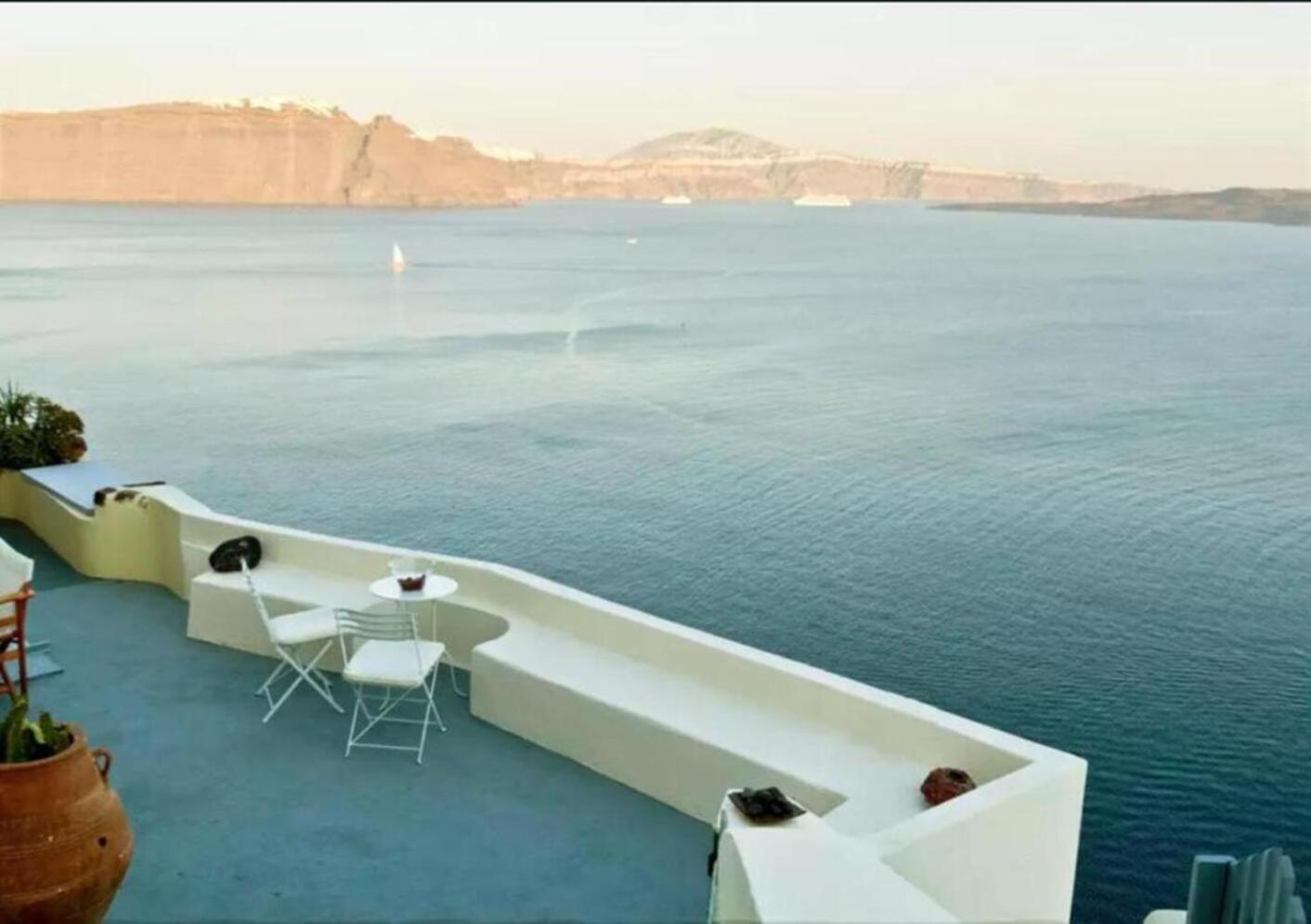 Hanging At The Top Of The World Appartement Oía Buitenkant foto